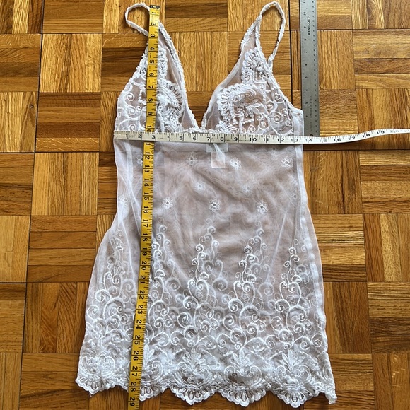 Linda Lingerie White Lace Plunge V Slip Sz S EUC - Picture 9 of 10